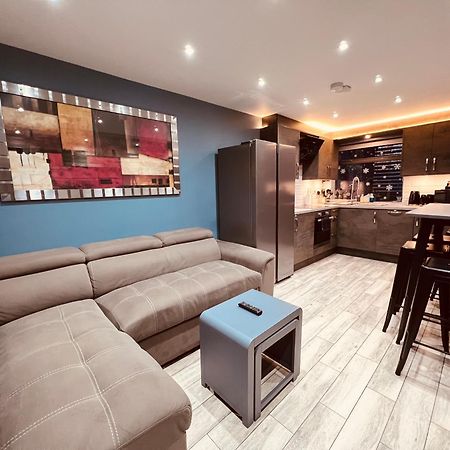 Modern Suites -5 Bedroom House- With Free Parking Birmingham City Exterior foto