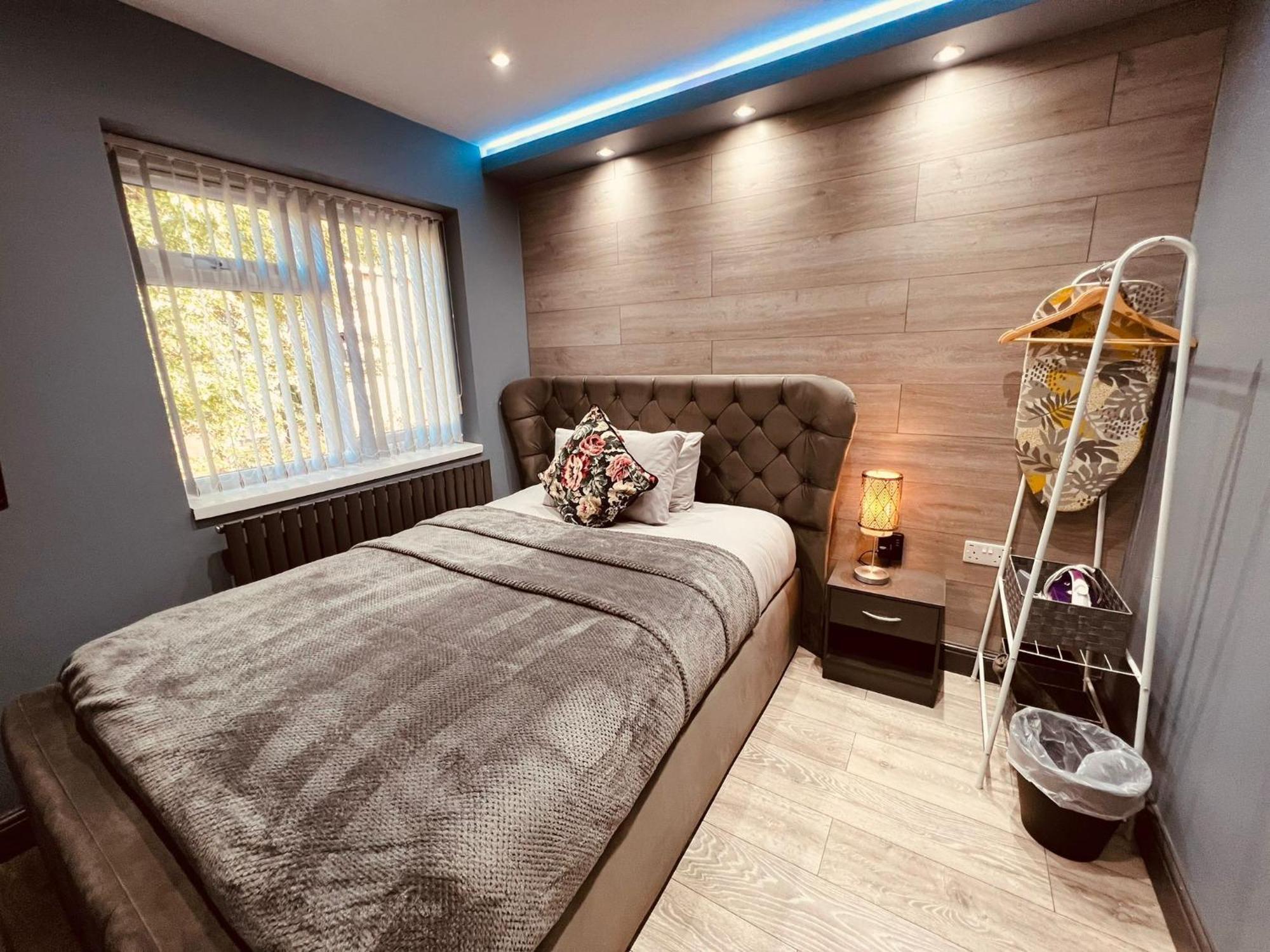 Modern Suites -5 Bedroom House- With Free Parking Birmingham City Exterior foto