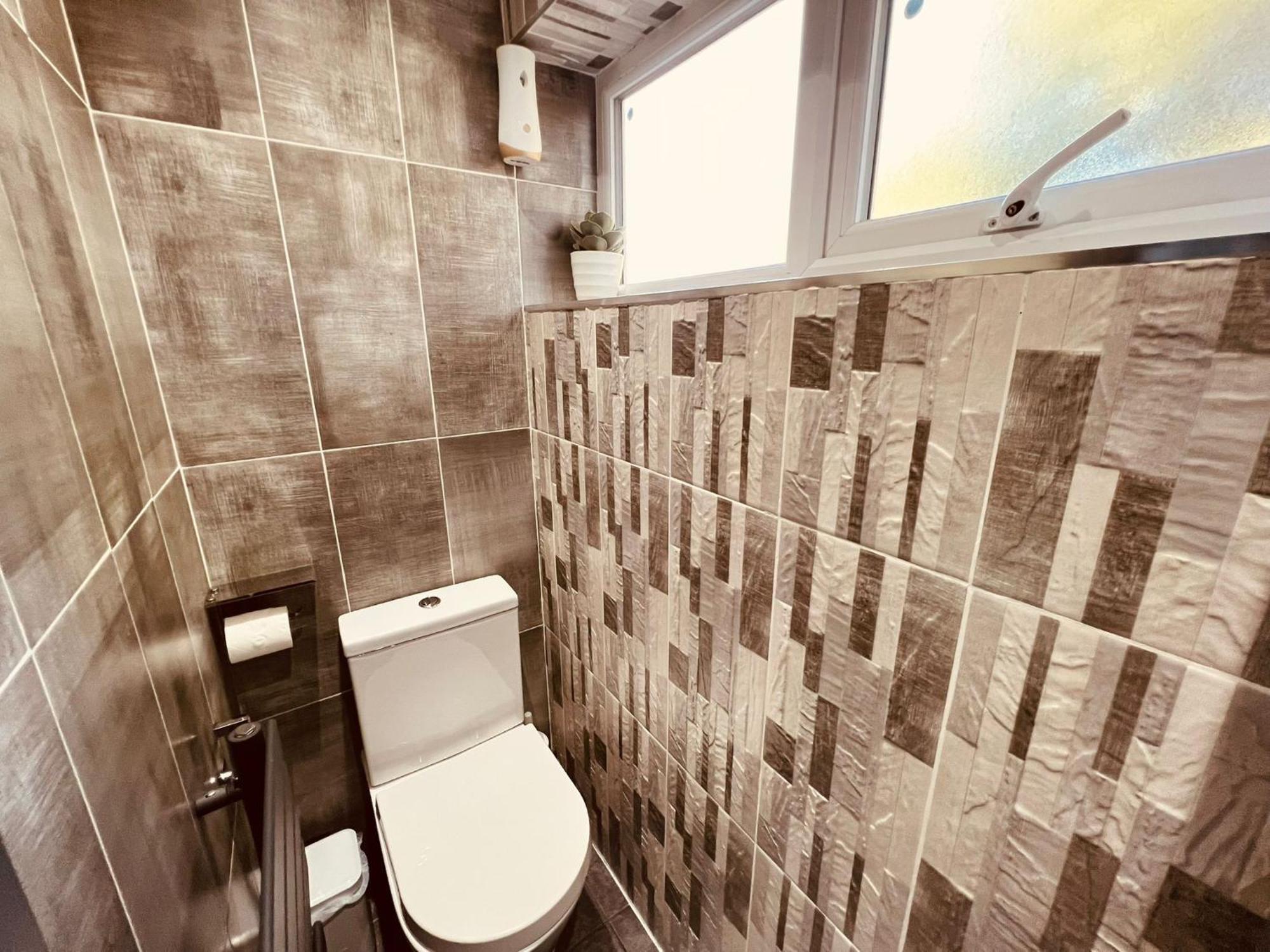 Modern Suites -5 Bedroom House- With Free Parking Birmingham City Exterior foto