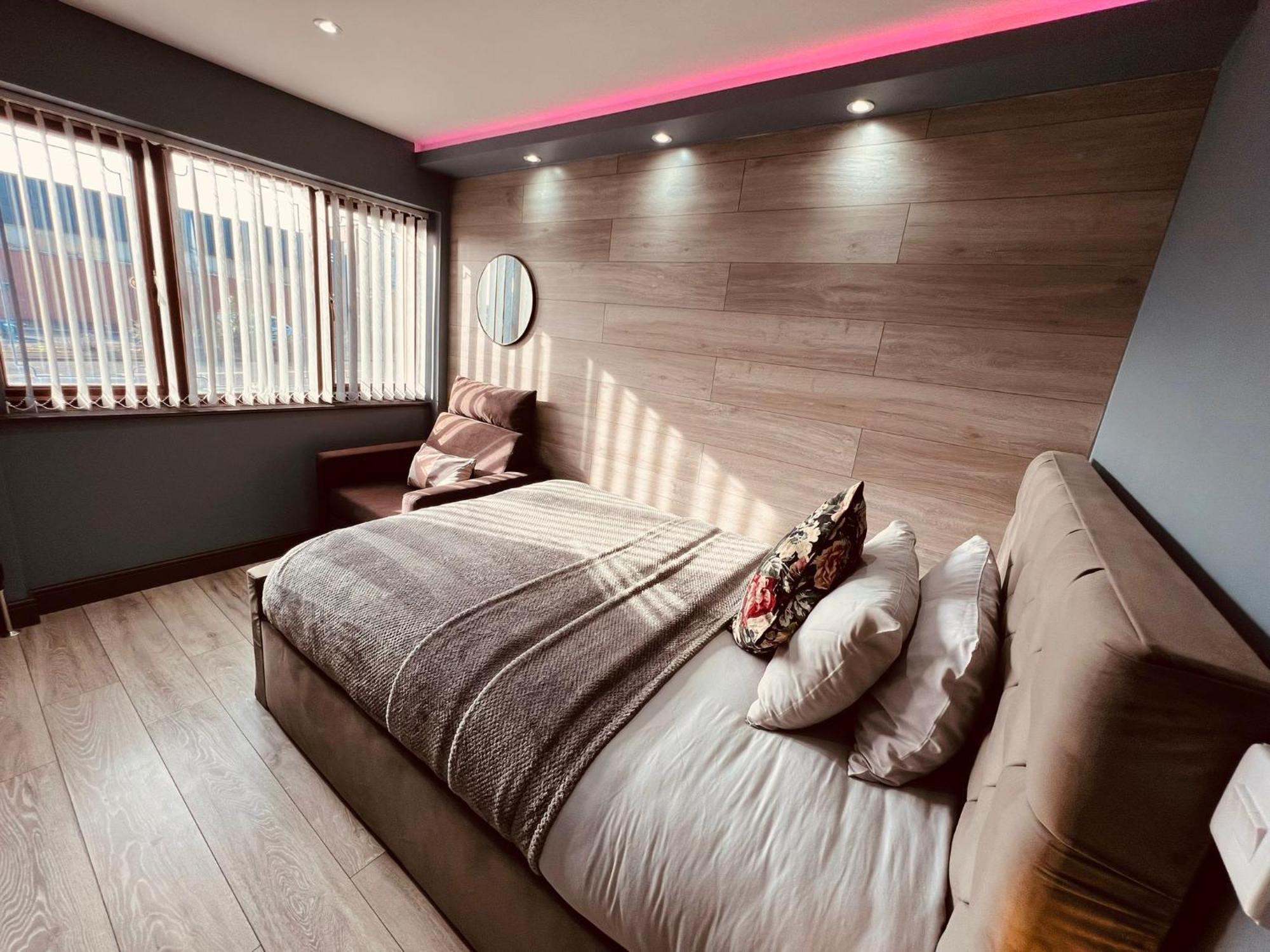 Modern Suites -5 Bedroom House- With Free Parking Birmingham City Exterior foto