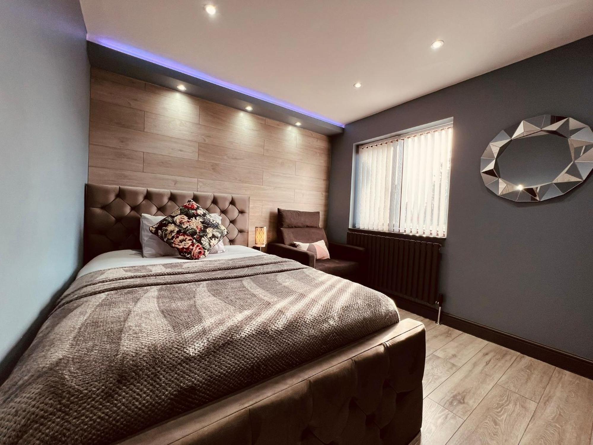 Modern Suites -5 Bedroom House- With Free Parking Birmingham City Exterior foto