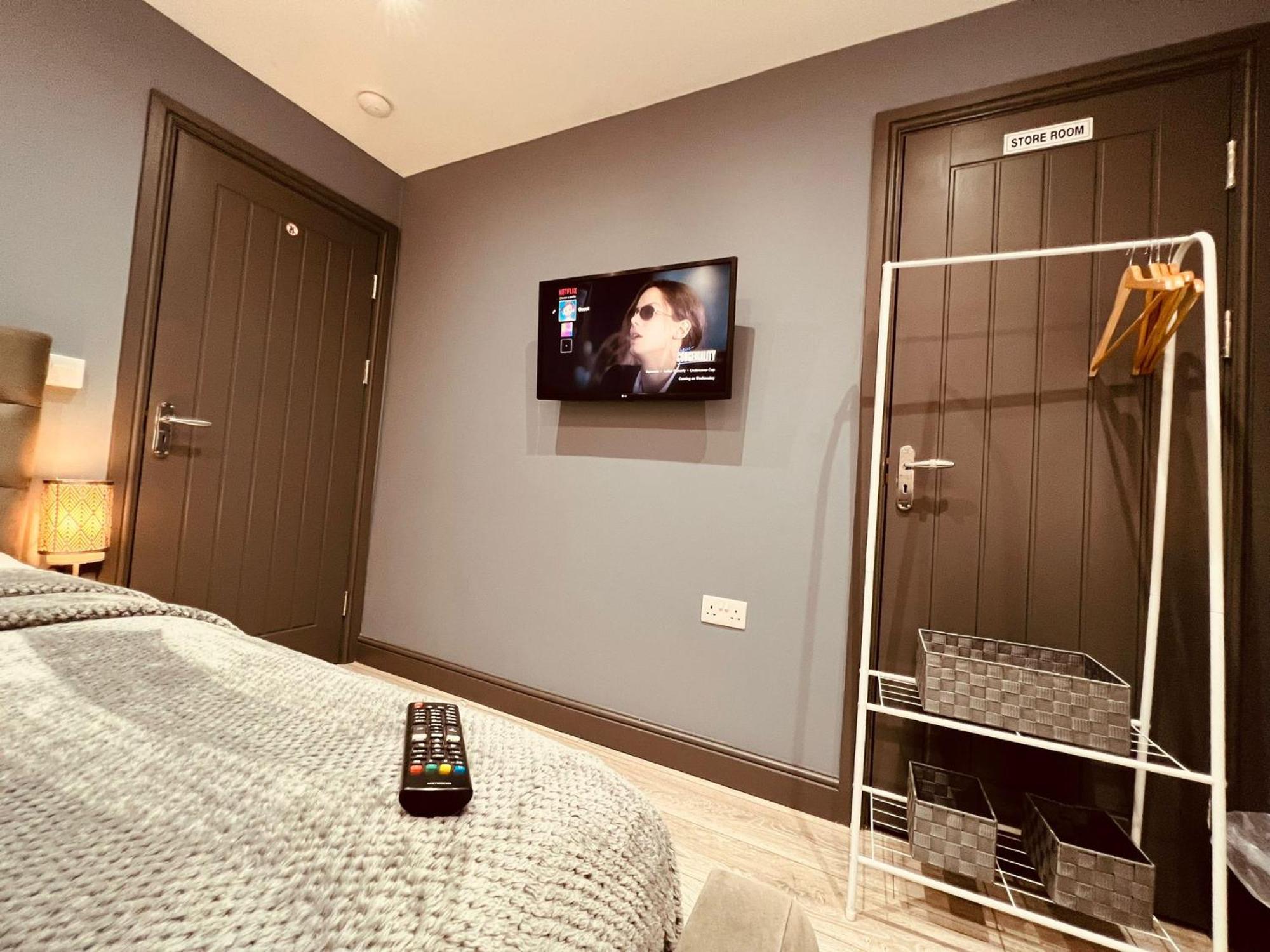 Modern Suites -5 Bedroom House- With Free Parking Birmingham City Exterior foto