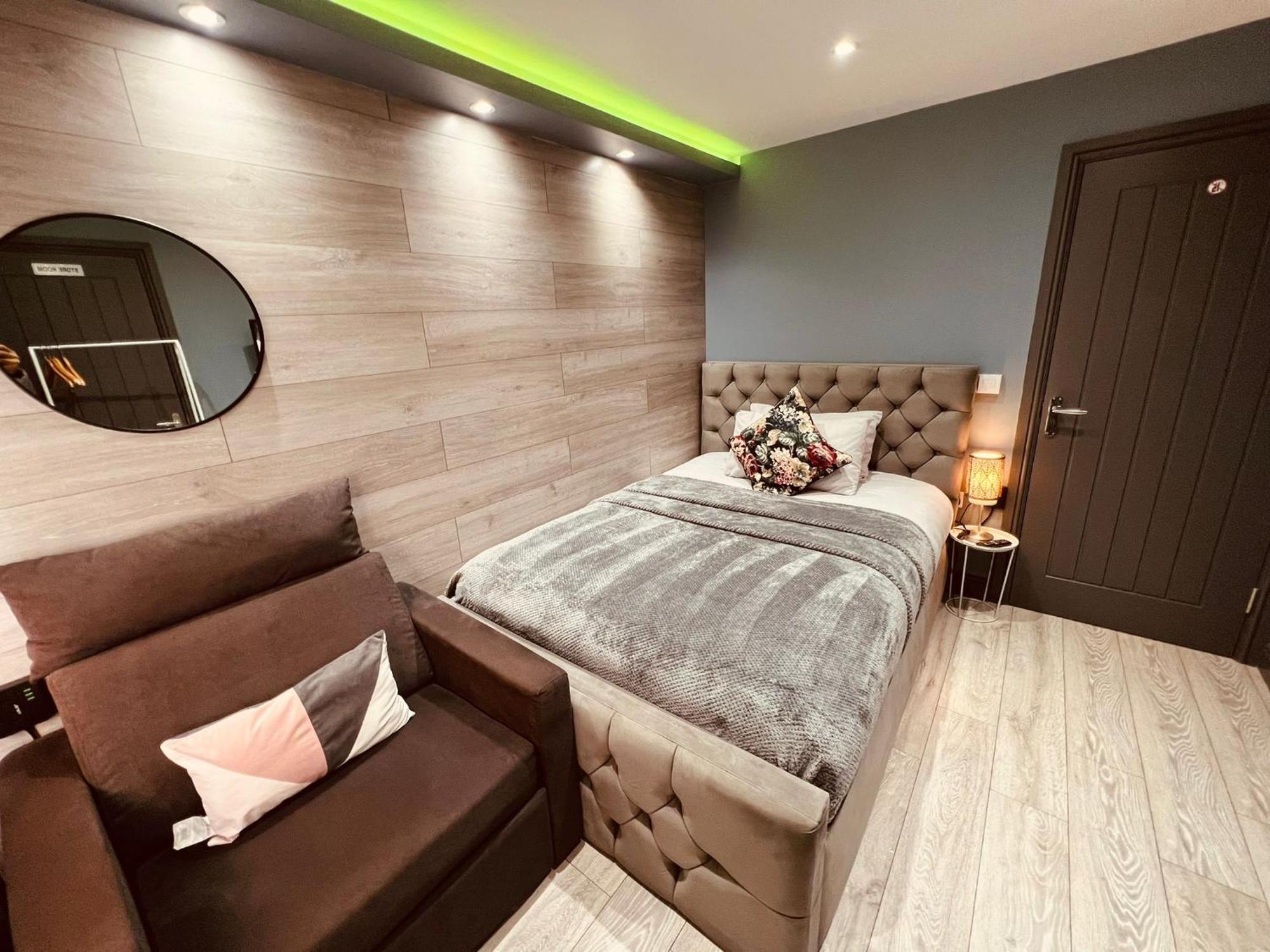 Modern Suites -5 Bedroom House- With Free Parking Birmingham City Exterior foto