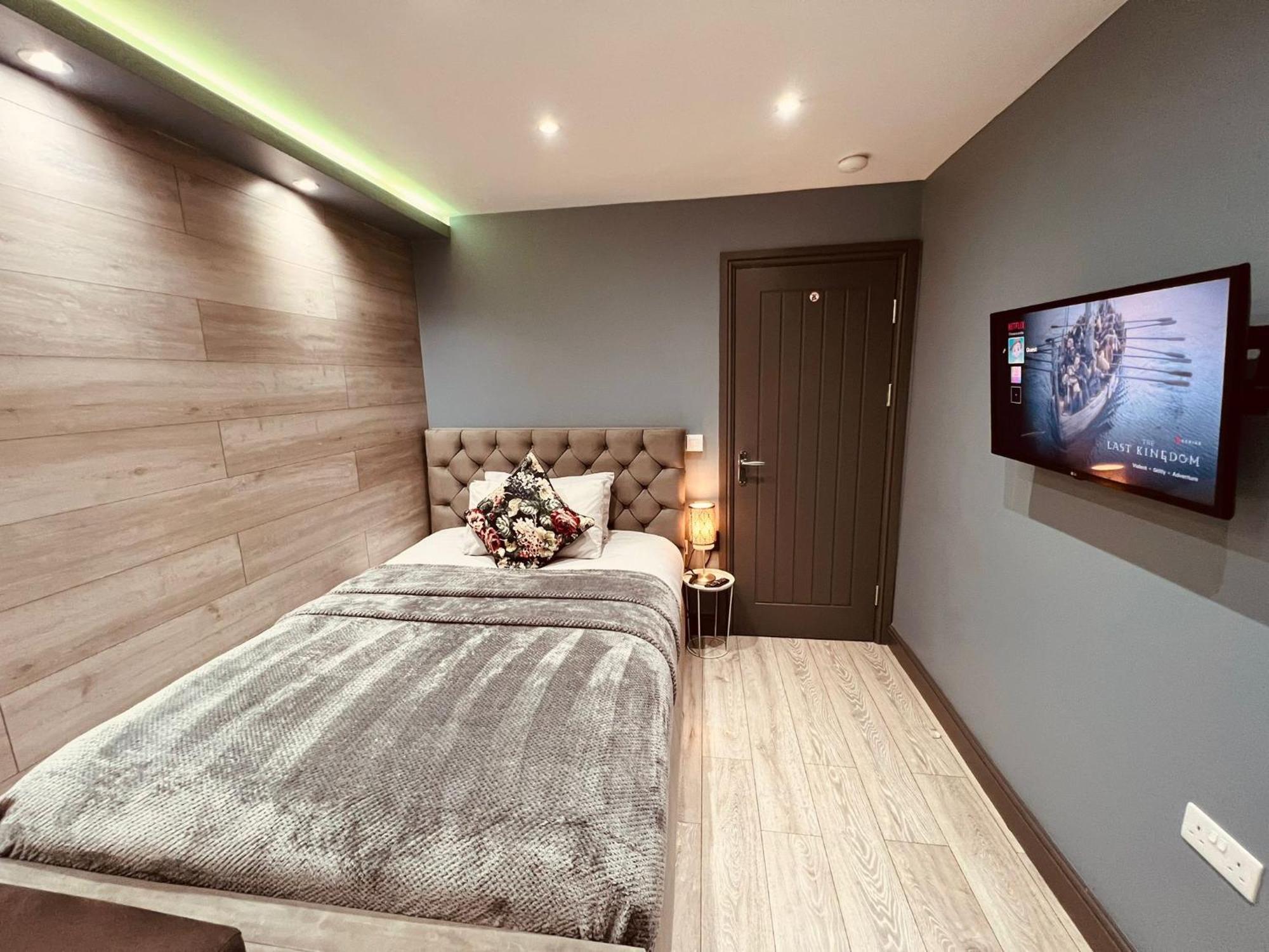 Modern Suites -5 Bedroom House- With Free Parking Birmingham City Exterior foto