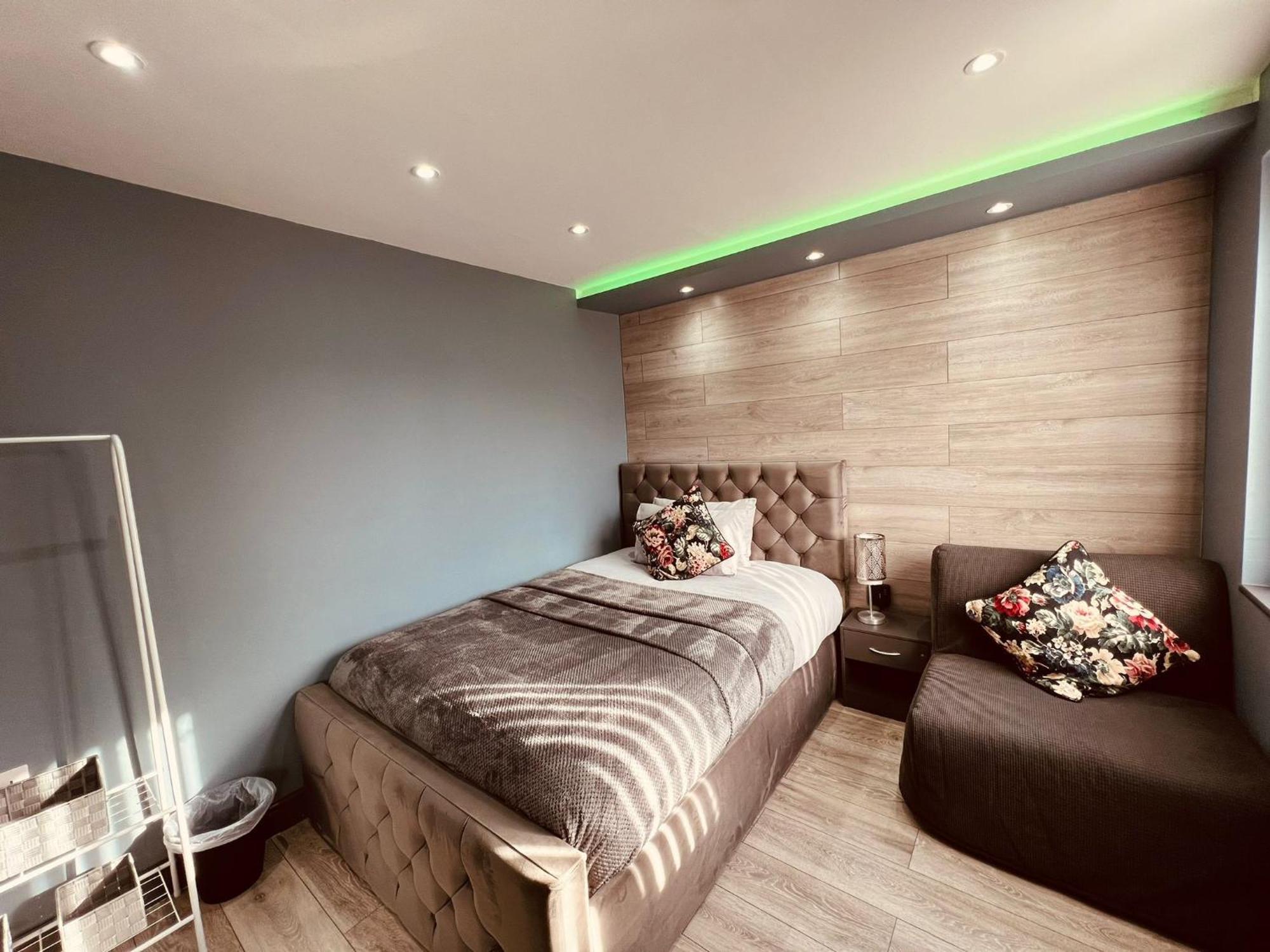 Modern Suites -5 Bedroom House- With Free Parking Birmingham City Exterior foto