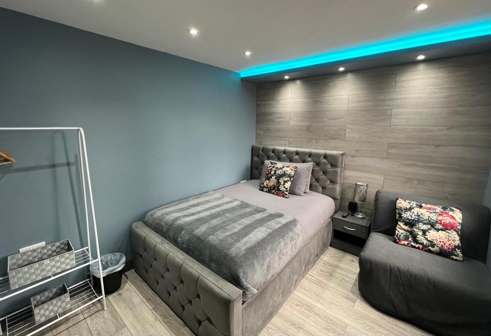 Modern Suites -5 Bedroom House- With Free Parking Birmingham City Exterior foto