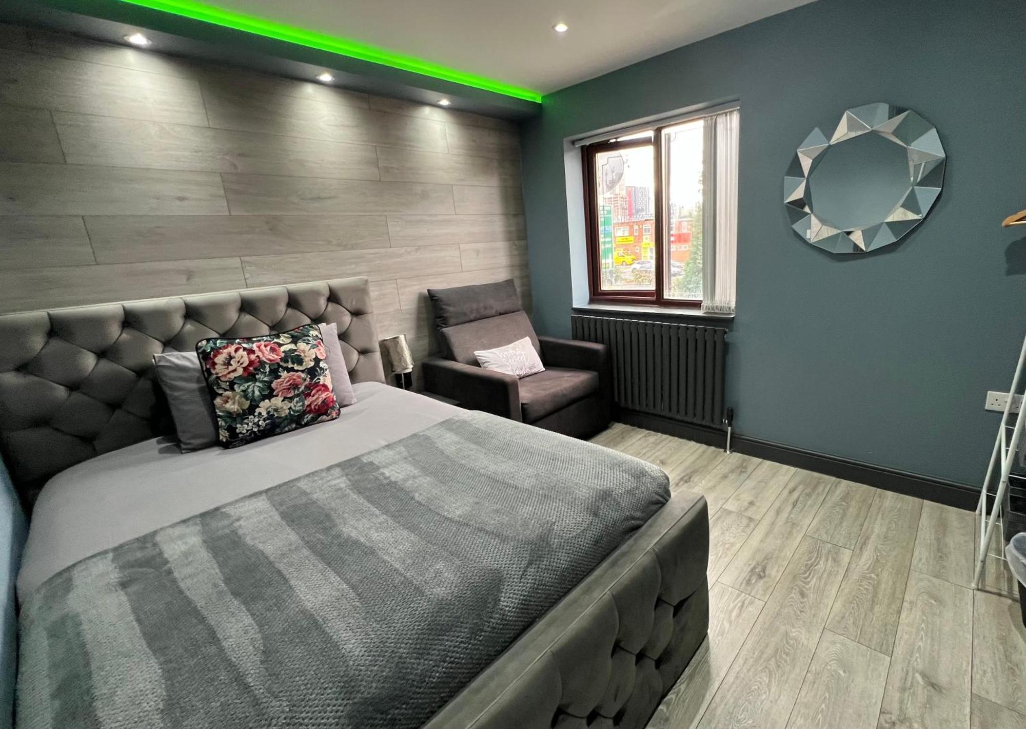Modern Suites -5 Bedroom House- With Free Parking Birmingham City Exterior foto